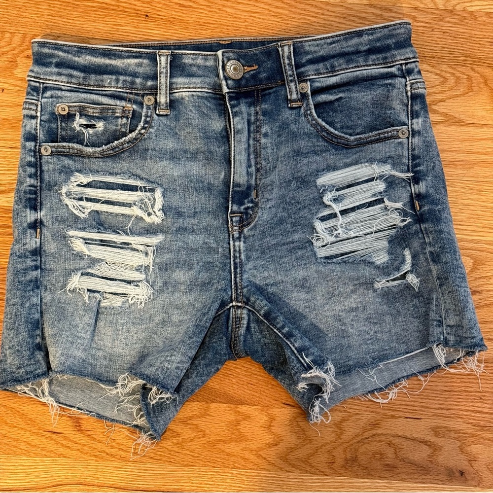 American Eagle Outfitters H-Rise Shortie Distressed Size 6
